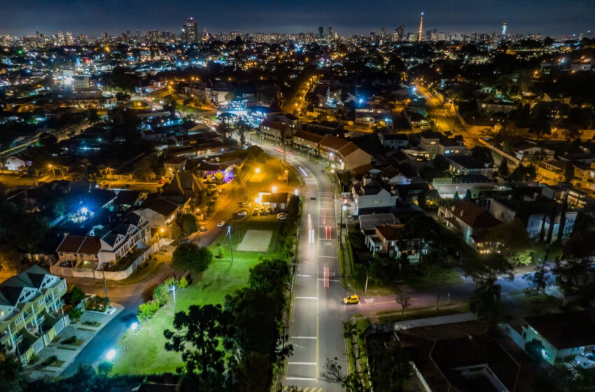  Curitiba pode baixar taxa de iluminação, mas prefere terceirizar serviço