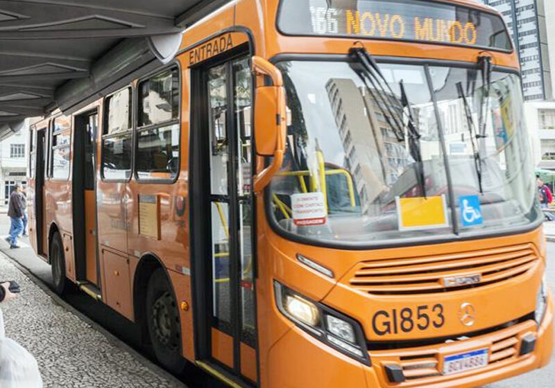  Greca sobe tarifa de ônibus para R$5,50, aumentando 22,22% e superando a inflação