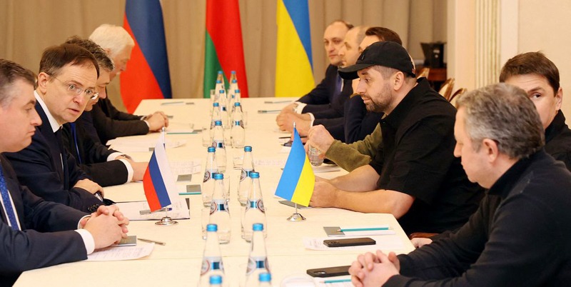  Rússia e Ucrânia se reúnem para negociar