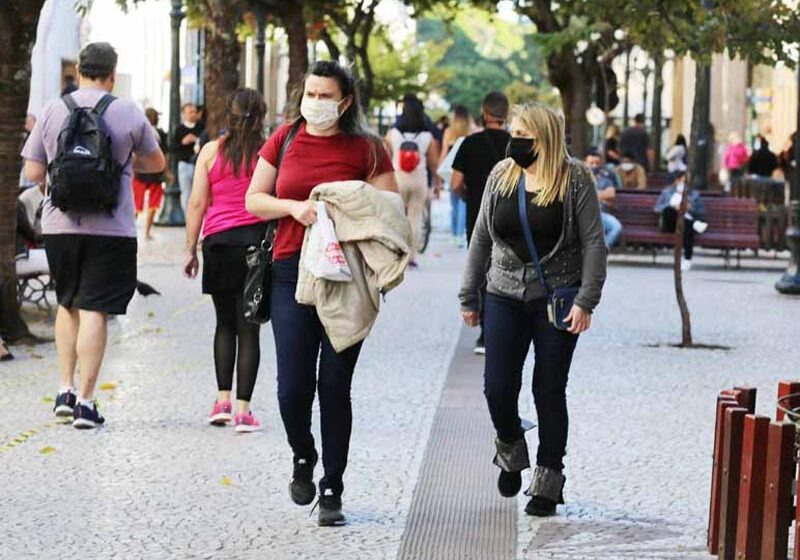  Curitiba também decreta fim do uso da máscara em locais abertos
