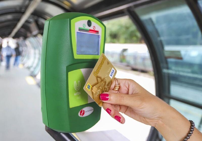  Em três dias, 5 mil usuários já pagaram passagem de ônibus com cartão. Saiba como fazer!