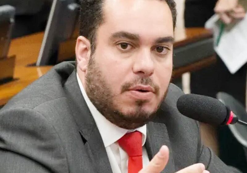  “Não será Guto pro Senado, será Paulo Martins”, garante fonte da Alep