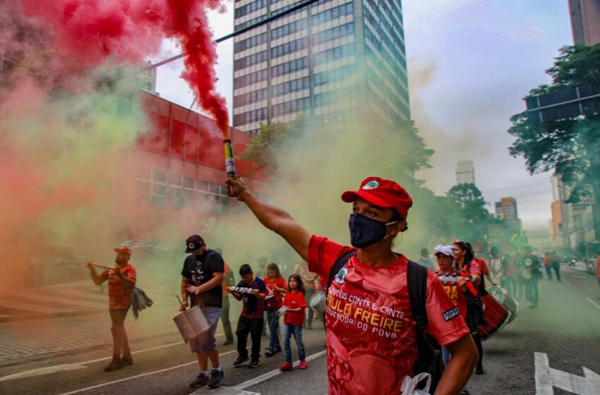  Marcha reúne 2,5 mil trabalhadores do campo em Curitiba