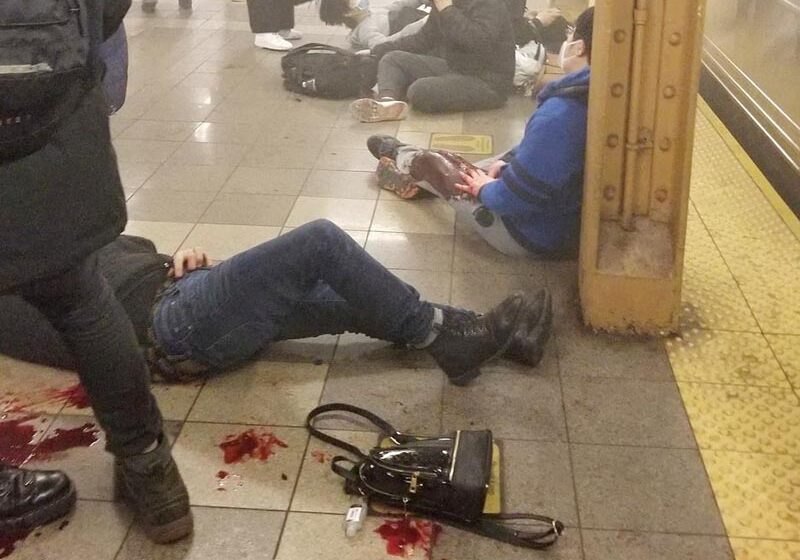  Ataque a tiros no Metrô de Nova York deixa ao menos 13 feridos
