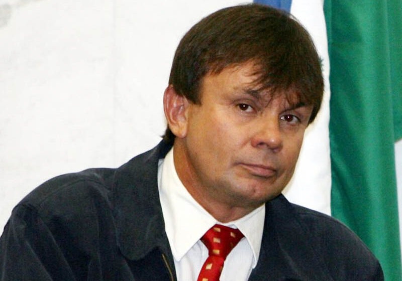  Ex-deputado Carlos Simões morre em acidente