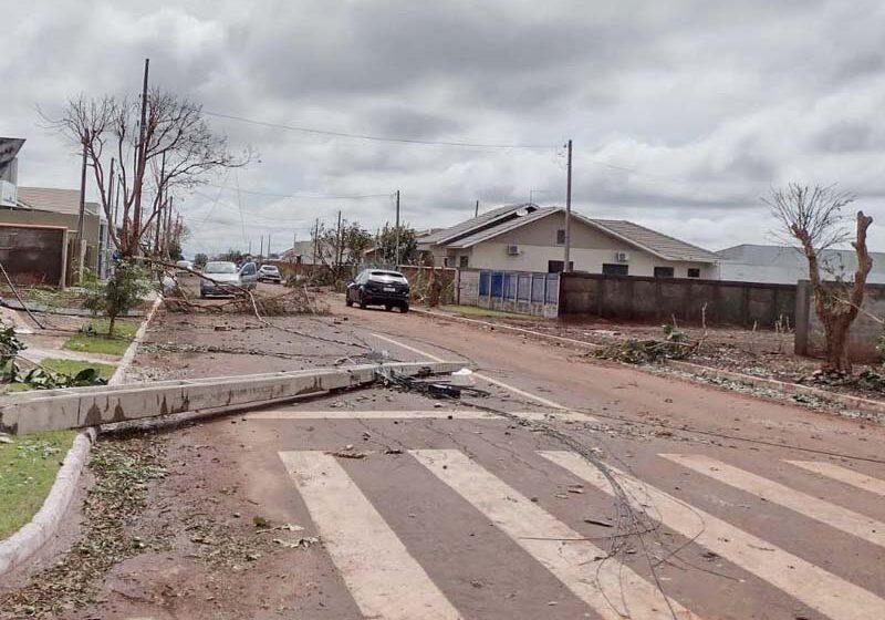  Temporais deixam mais de 1,2 mil casas destelhadas no Paraná