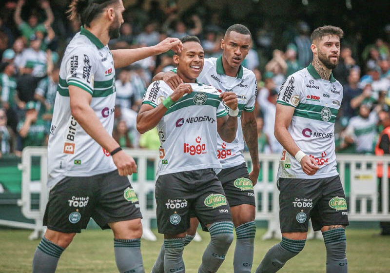  Coritiba vence o Botafogo e mantém invencibilidade no Couto Pereira