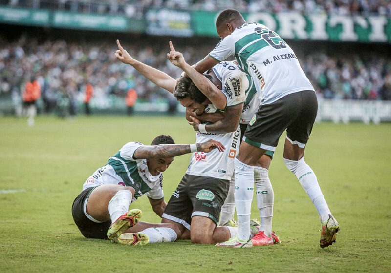  Com virada heroica, Coritiba vence o Fluminense