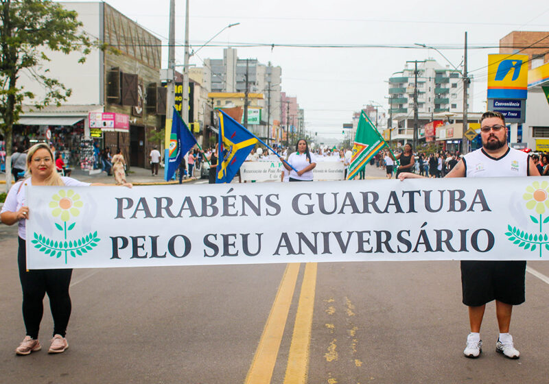  Celebração dos 251 anos de fundação de Guaratuba é marcado com desfile Cívico