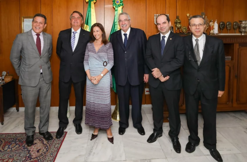  Richa e Bolsonaro estarão na posse dos ministros do TST