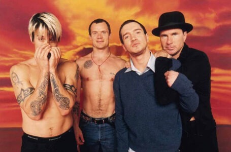 Red Hot Chili Peppers: rock, sol e muita maluquice
