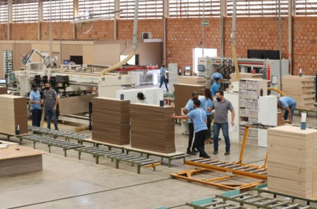 Paraná já gerou 61,6 mil empregos com carteira assinada em 2022, diz Caged