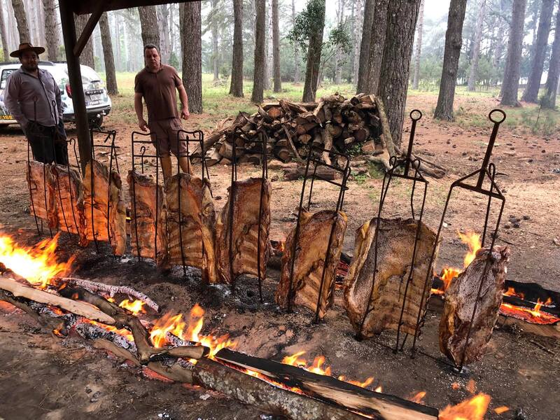 Feriado pede um costelão! Venha experimentar a nossa costela bovina  desossada, essa é especial e só tem aos fins de semanas e feriados.…