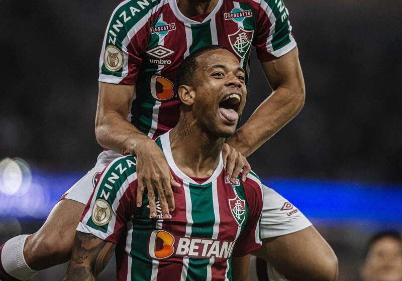  Na estreia de Guto Ferreira, Coritiba leva goleada do Fluminense