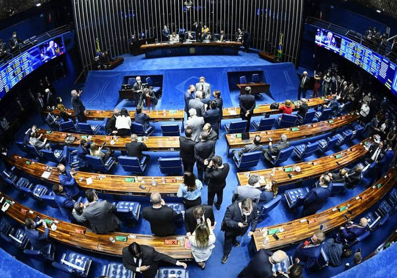  Os senadores do Brasil e sua interminável fome por privilégios