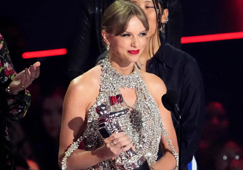  Taylor Swift anuncia novo álbum após ser a principal vencedora do VMA da MTV