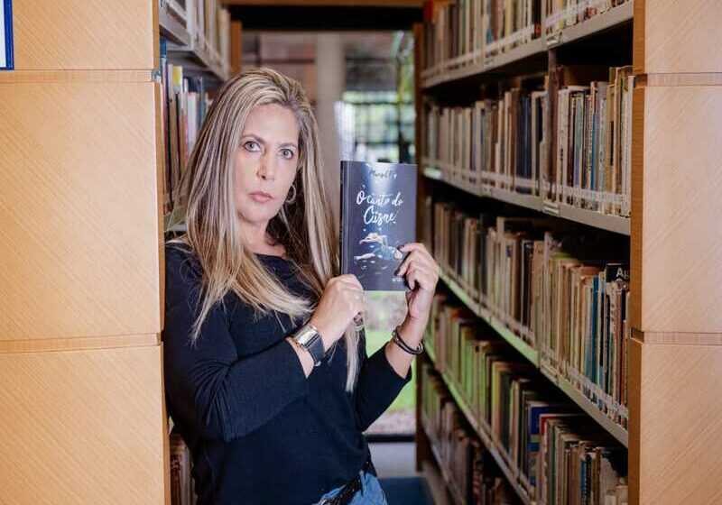  Suspense ambientado em Curitiba é lançado na Biblioteca Pública pela escritora Marisol F.