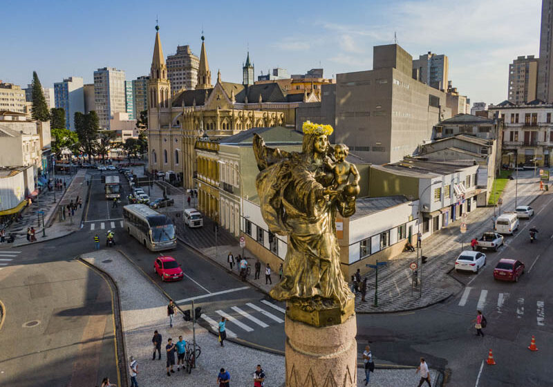  Curitiba mantém a tradição e coroa Nossa Senhora da Luz dos Pinhais