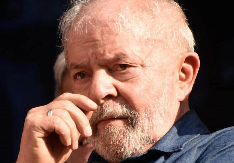  Gabinete de transição de Lula tem maioria de homem, branco, petista e paulista