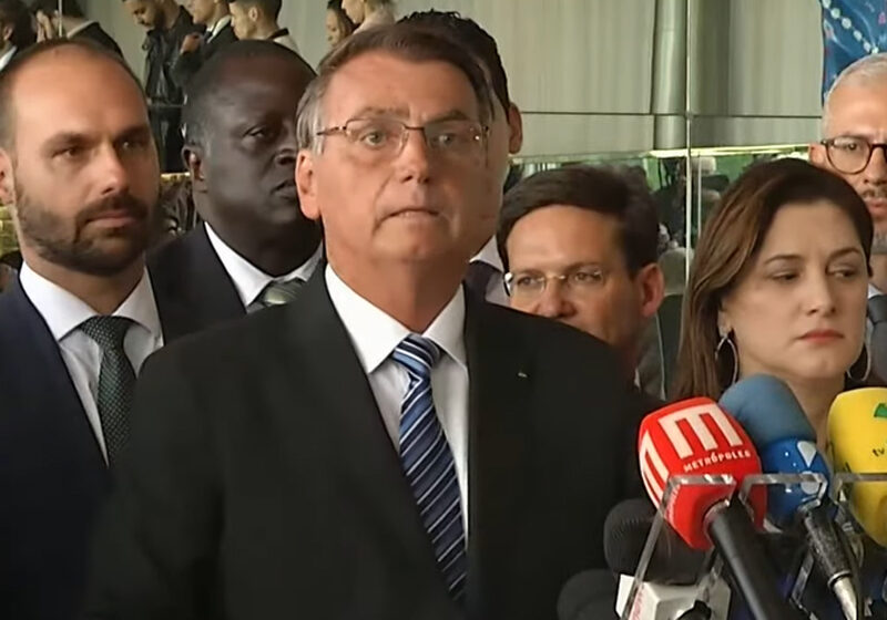  Bolsonaro transferiu R$ 800 mil aos EUA, onde aguardaria tentativa de golpe, diz PF