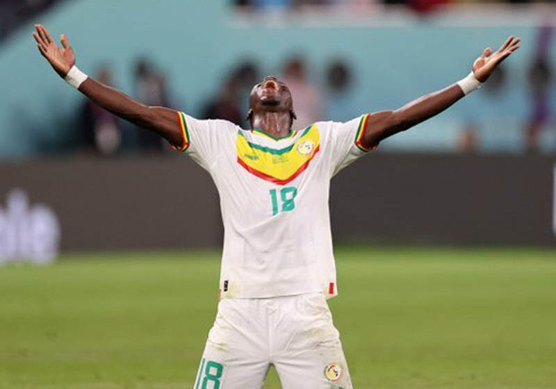  Com homenagem a ídolo, Senegal bate Equador e vai às oitavas da Copa