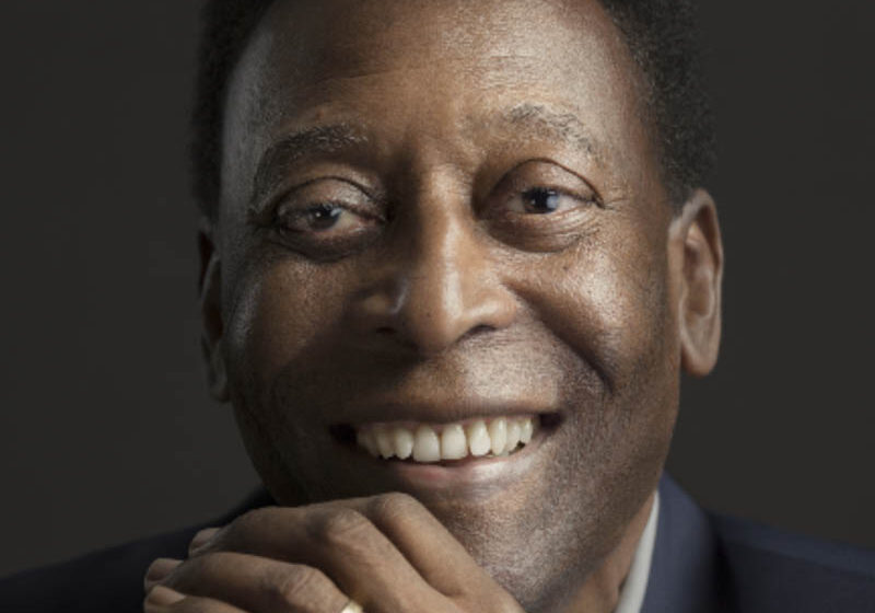  Ídolos do esporte prestam última homenagem a Pelé