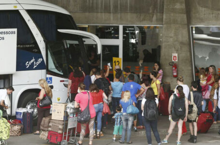 Feriado de Tiradentes deve levar 31 mil passageiros à Rodoviária de Curitiba