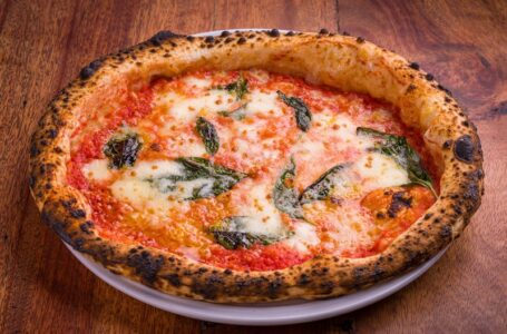 Pizza napolitana: comida mais vendida do mundo vive glória em Curitiba