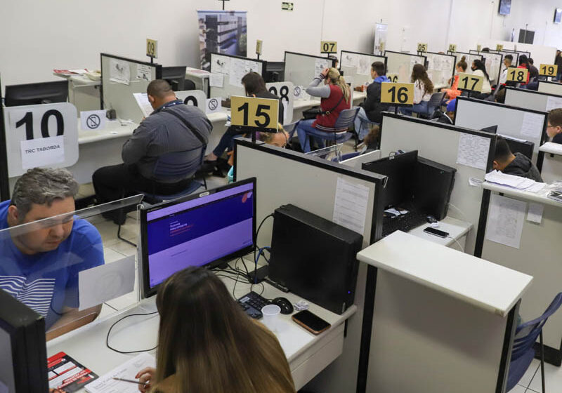  Agências do Trabalhador do Paraná têm 12,2 mil vagas de emprego disponíveis