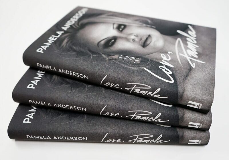  Pamela Anderson lembra abusos sexuais sofridos antes dos 18 em novo livro
