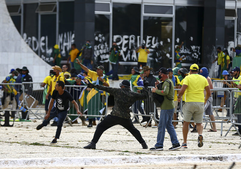  Autoridades sabiam dos riscos de vandalismo em Brasília, sugere jornal