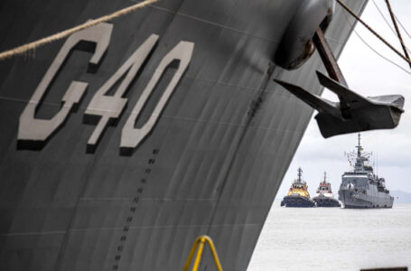 Programe-se: visitantes podem conhecer três navios de guerra atracados em Paranaguá