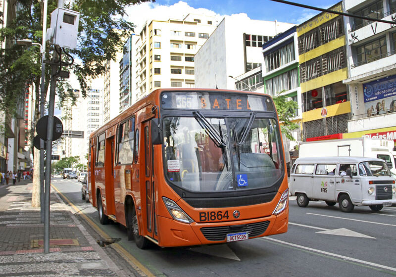  Dez linhas de ônibus de Curitiba terão desvios para montagem do Carnaval 2023