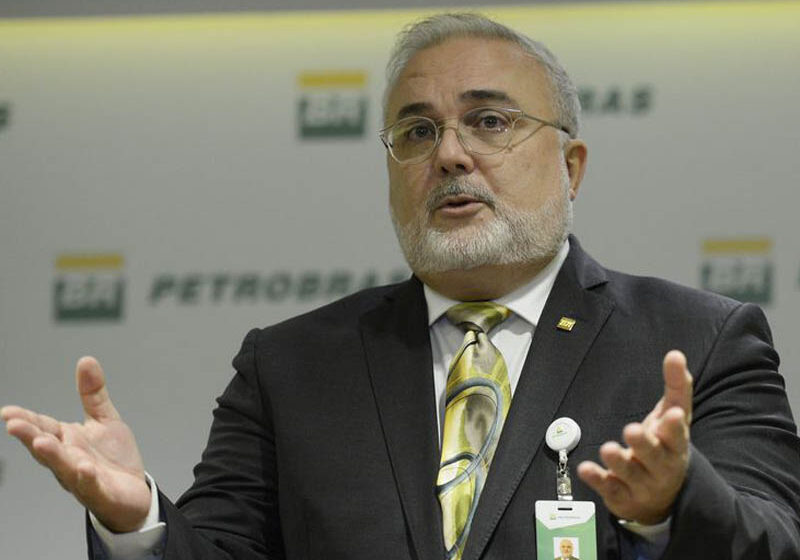  Presidente da Petrobras diz que pode reduzir preço da gasolina