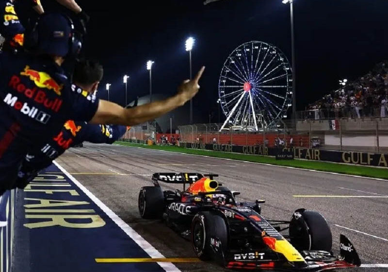  Verstappen vence GP do Bahrein em supremacia da Red Bull e Alonso sobe no pódio