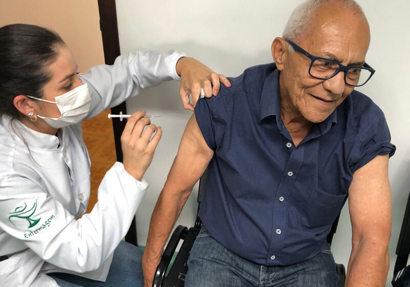  Dia D de vacinação registrou mais de 300 mil doses aplicadas no Paraná