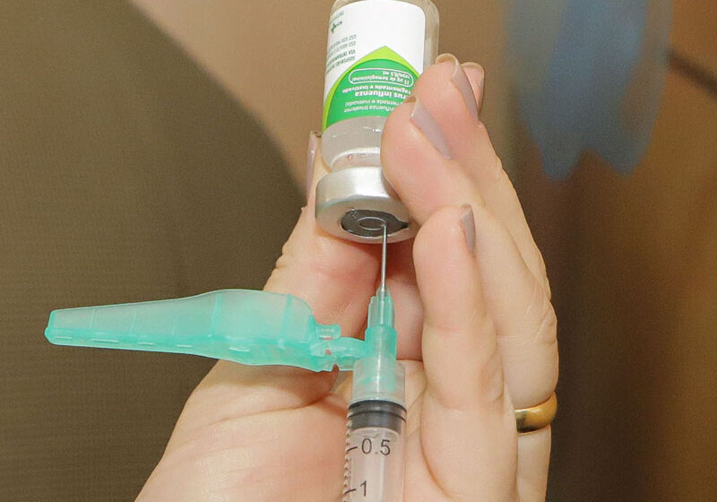  Vacinas contra a gripe e Covid-19 podem ser tomadas no mesmo dia e local