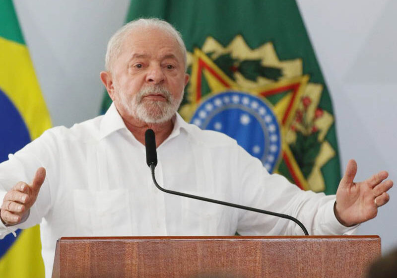  Lula anuncia política de reajuste do salário mínimo e isenção de IR