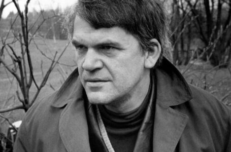 Morre o escritor checo Milan Kundera aos 94 anos