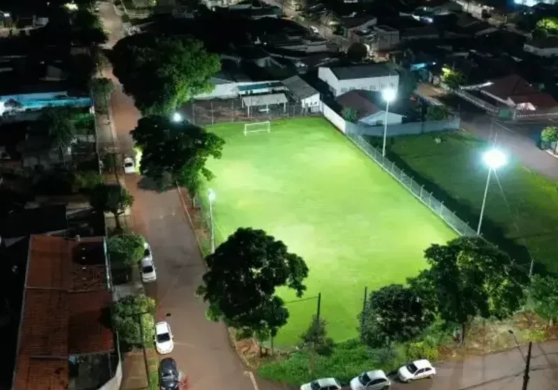  Em Londrina, campos de futebol de 11 locais já ganharam iluminação em LED