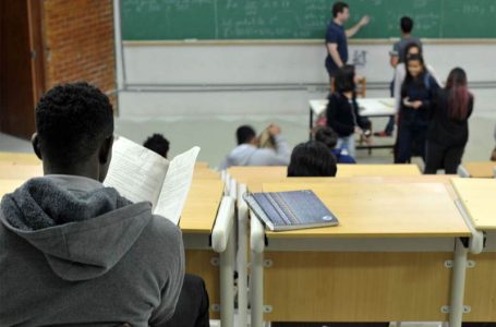 Brasil investe menos em educação que países da OCDE
