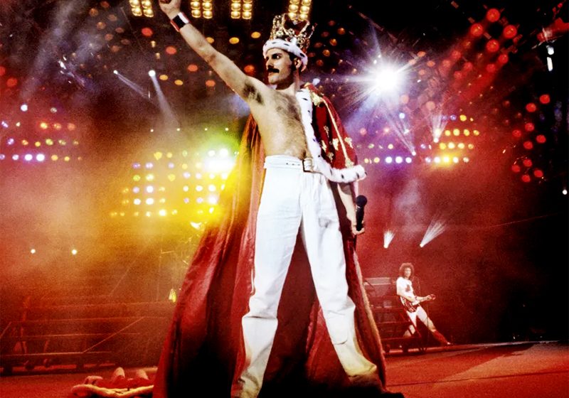  Brasileiro gasta R$ 3 milhões para arrematar itens pessoais de Freddie Mercury; veja quais foram