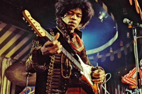 Morte de Jimi Hendrix completa 53 anos: biografia traz relatos inéditos sobre sua vida e obra
