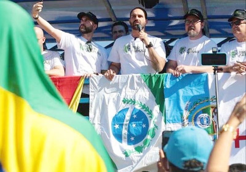  Eduardo Bolsonaro é alvo de processo de professores da UFPR por compará-los a traficantes de drogas