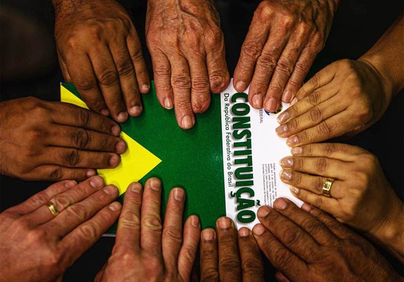  Brasil avança após 35 anos da Constituição, mas enfrenta dilemas no combate à desigualdade