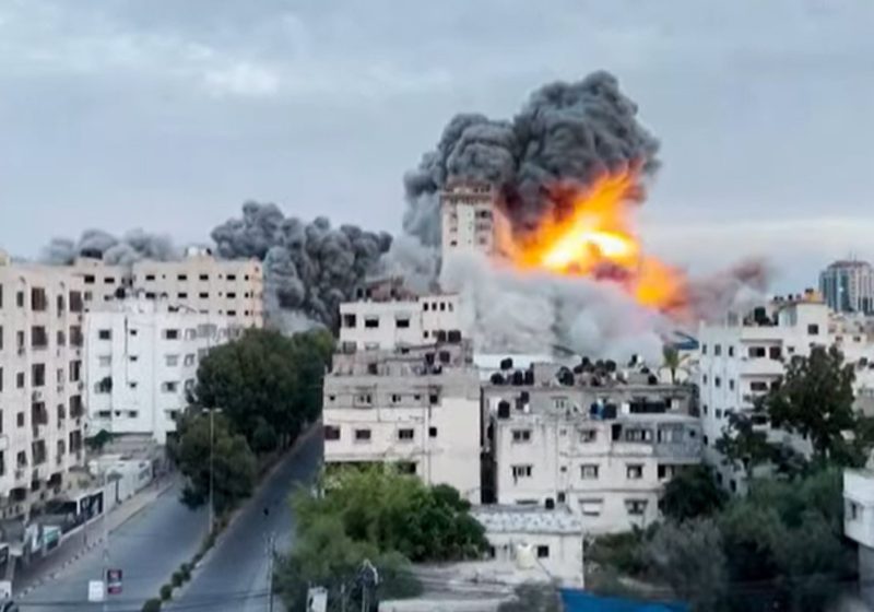  Israel oficializa estado de guerra com Hamas; mortos no conflito já superam 900
