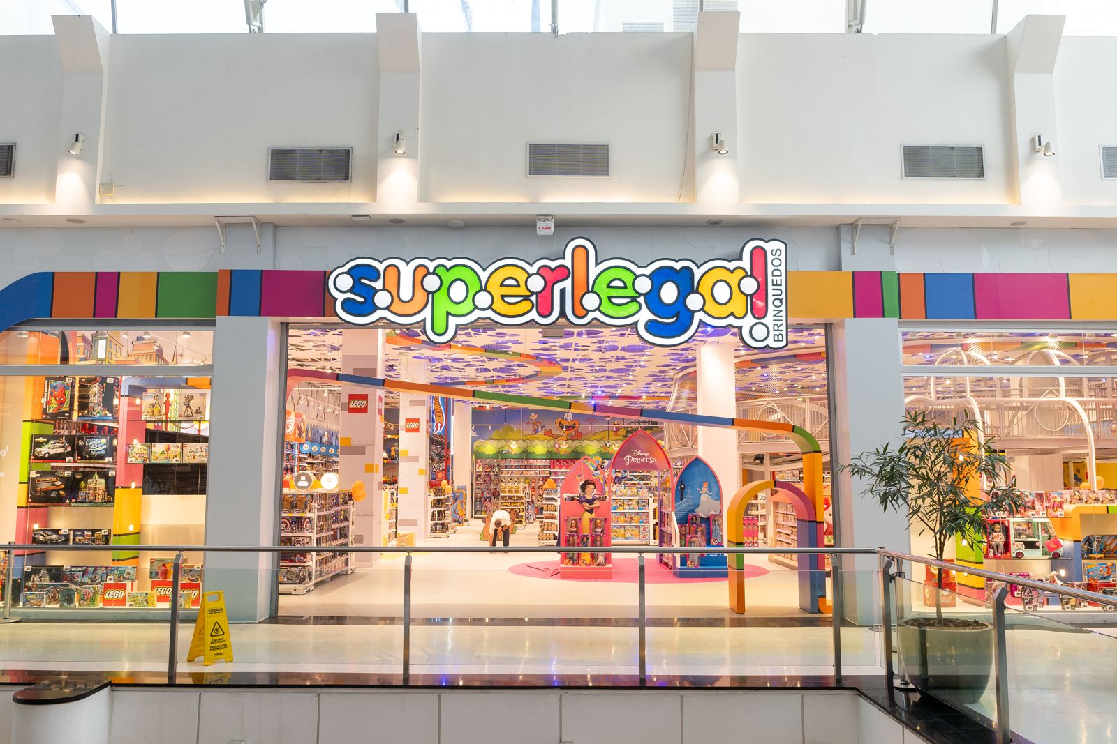 Maior loja de brinquedos do Sul é inaugurada em Curitiba - HojePR