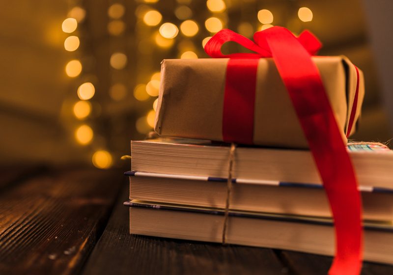  Confira 12 dicas de livros para presentear a família no Natal