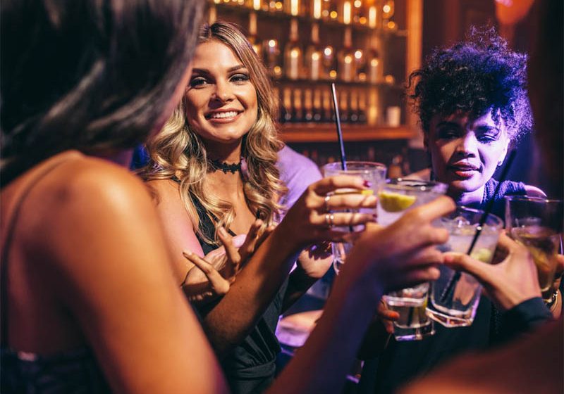  Lei ‘Não é Não’ para proteger mulheres em bares e shows é sancionada; entenda