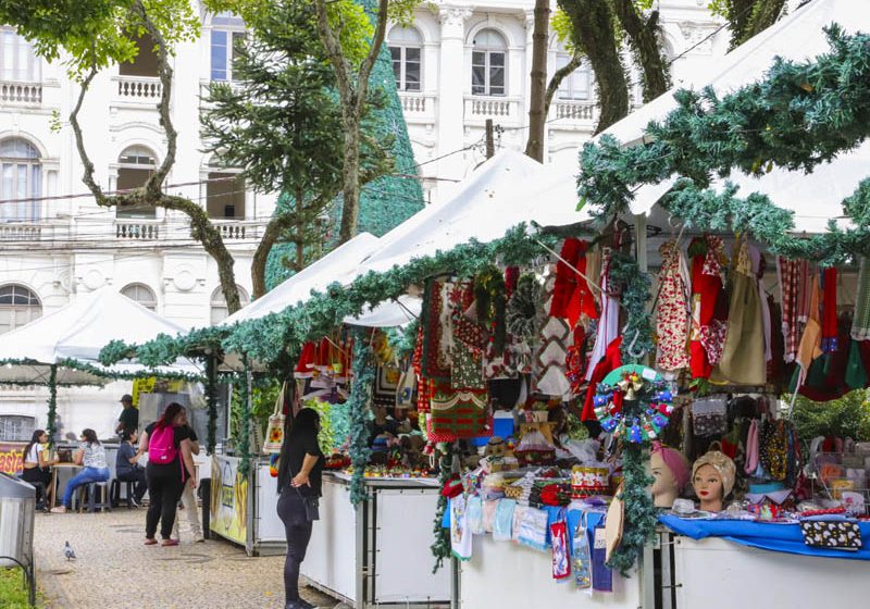  Feira do Natal de Curitiba da Santos Andrade é opção para compras e alimentação no Centro